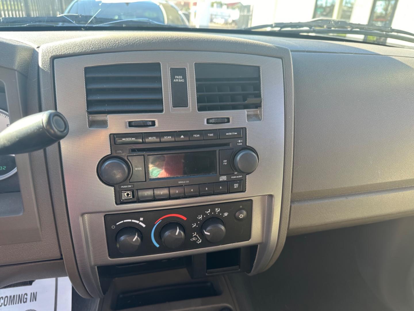 2006 WHITE /GRAY Dodge Dakota (1D7HE48KX6S) , located at 2001 E. Lancaster, Ft. Worth, 76103, (817) 336-7000, 32.746181, -97.301018 - Photo#11